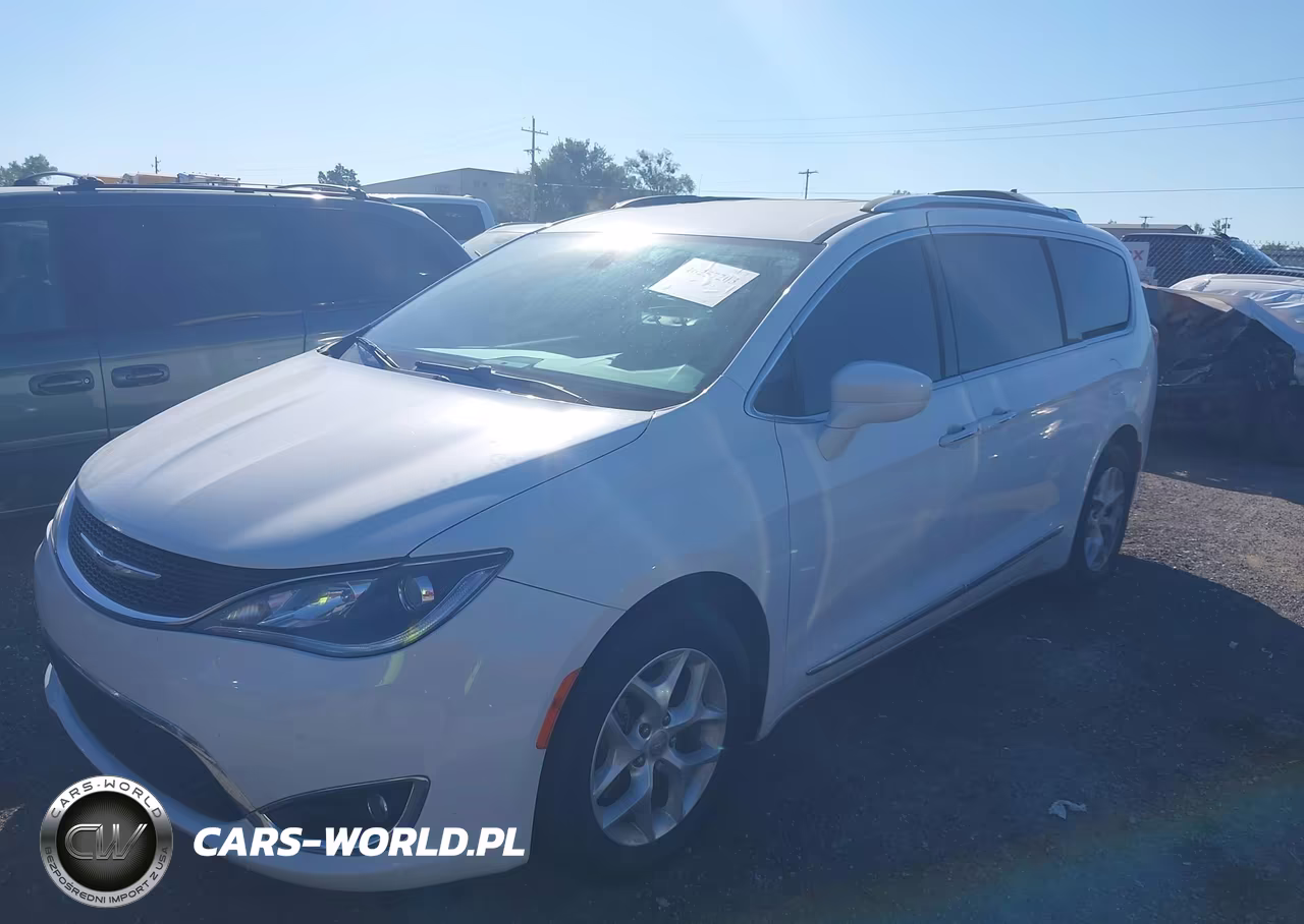 2018 Chrysler Pacifica Touring L VIN:2C4RC1BG5JR234706 - 2