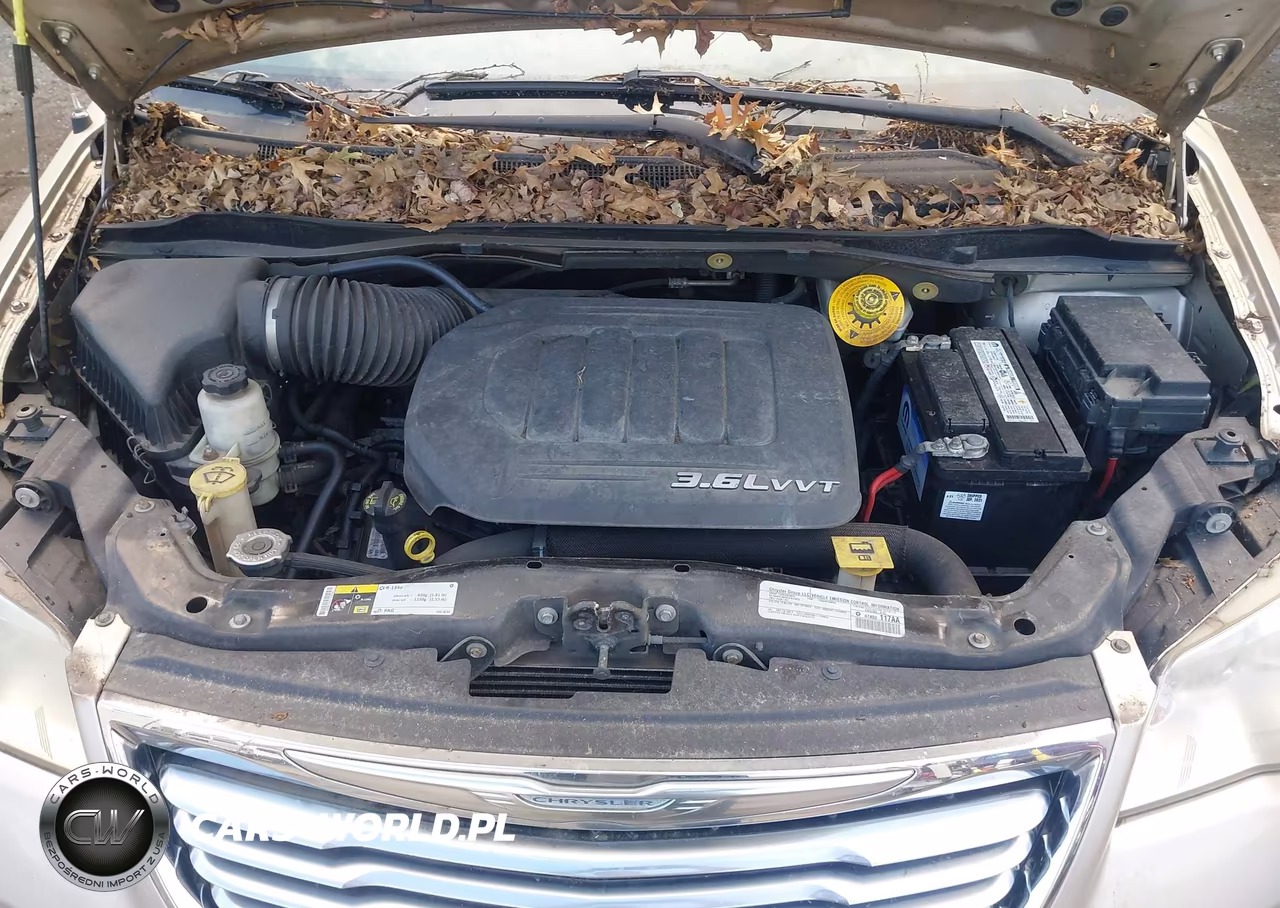 2015 Chrysler Town & Country Touring VIN:2C4RC1BG6FR587897 - 10