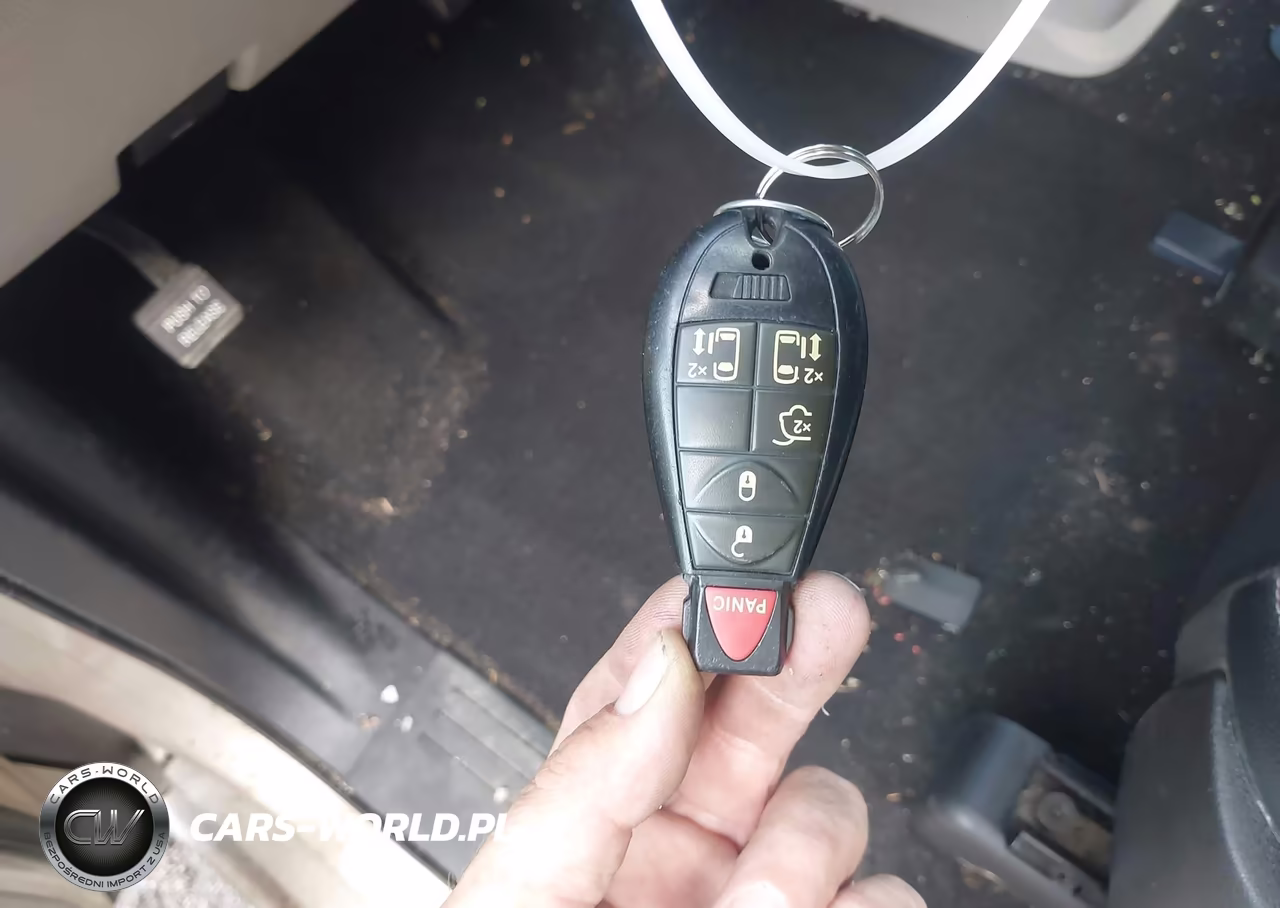 2015 Chrysler Town & Country Touring VIN:2C4RC1BG6FR587897 - 11