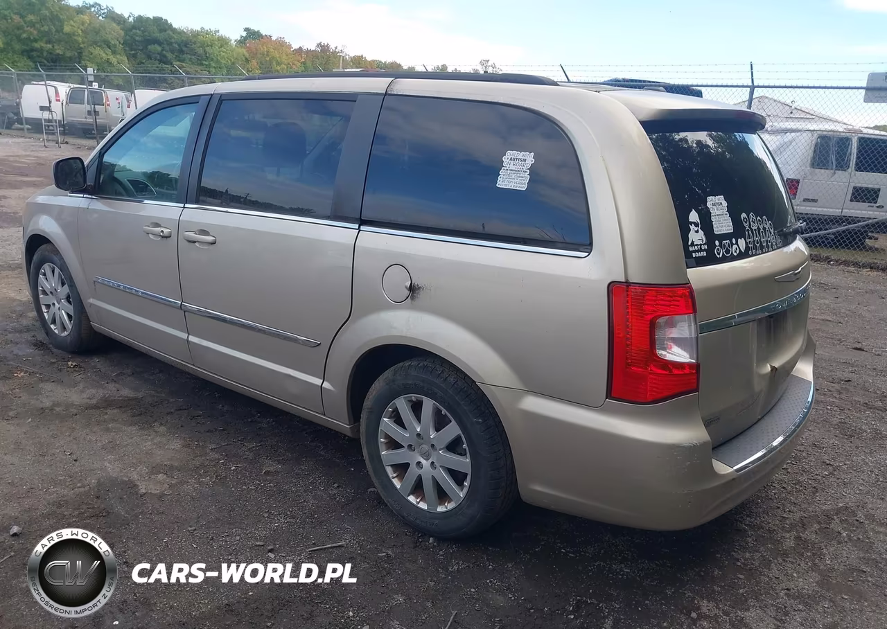 2015 Chrysler Town & Country Touring VIN:2C4RC1BG6FR587897 - 3