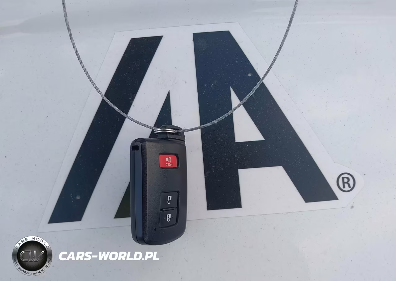 2014 Toyota Prius C Three VIN:JTDKDTB31E1085423 - 11