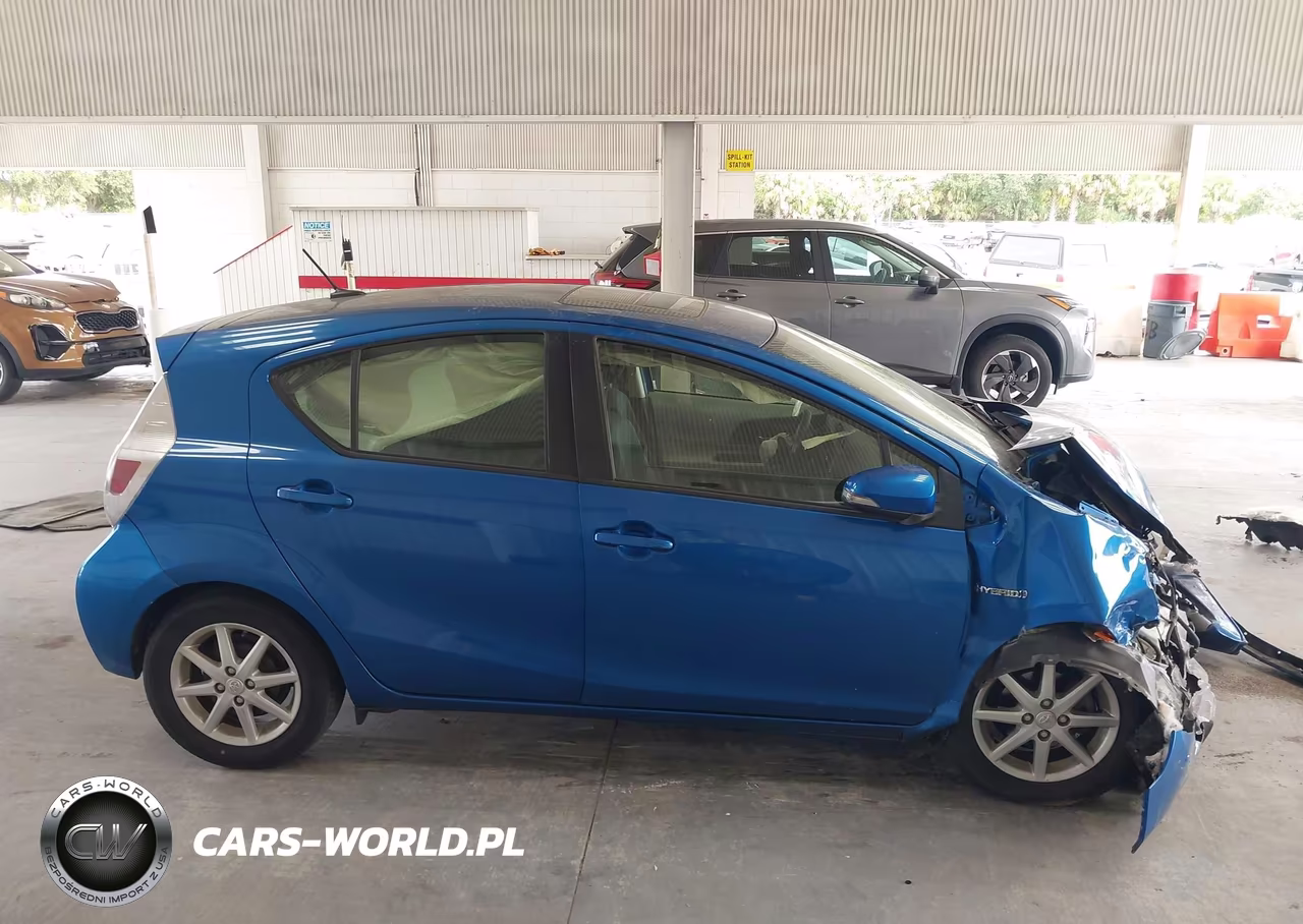 2014 Toyota Prius C Three VIN:JTDKDTB31E1085423 - 14