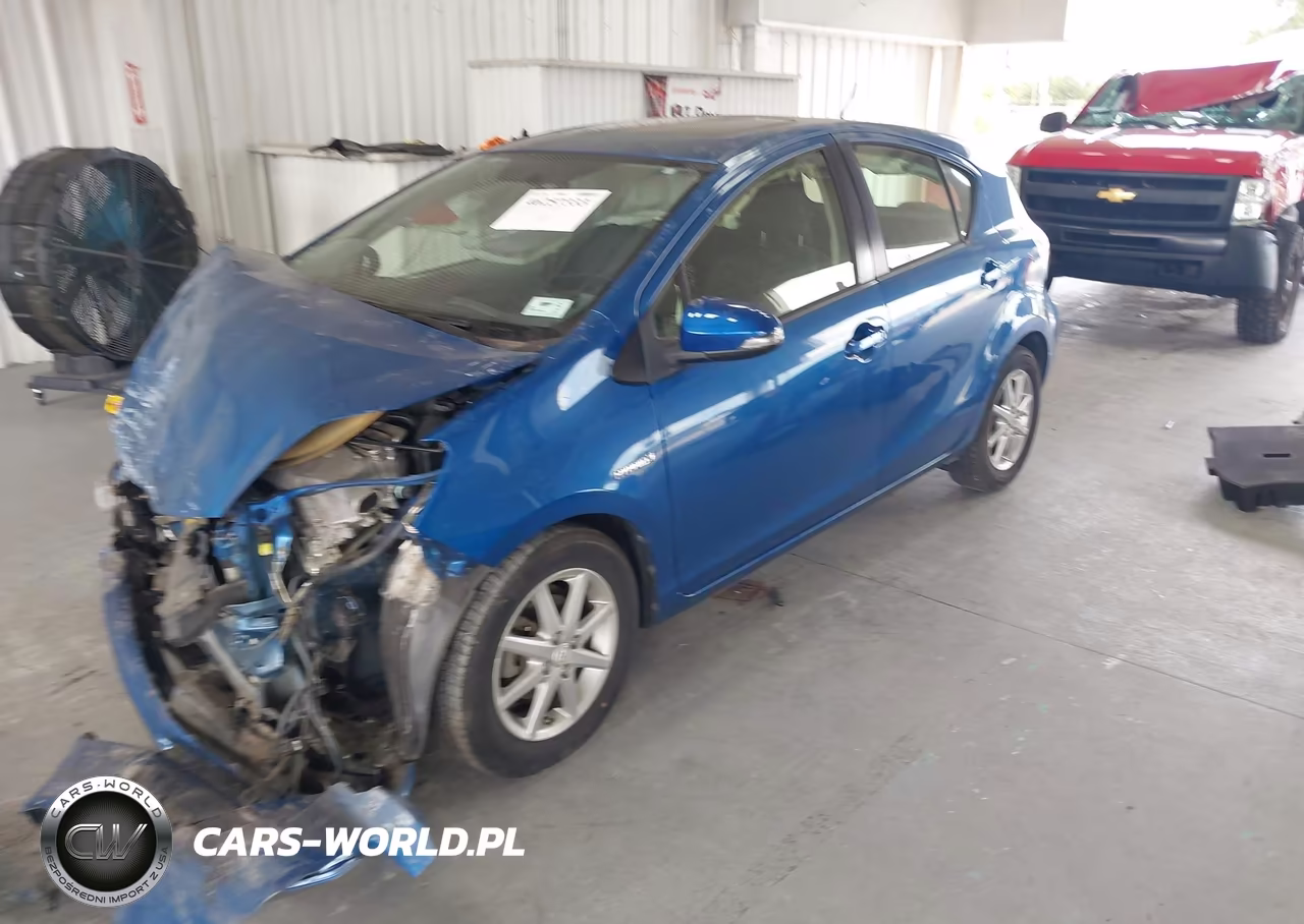 2014 Toyota Prius C Three VIN:JTDKDTB31E1085423 - 2