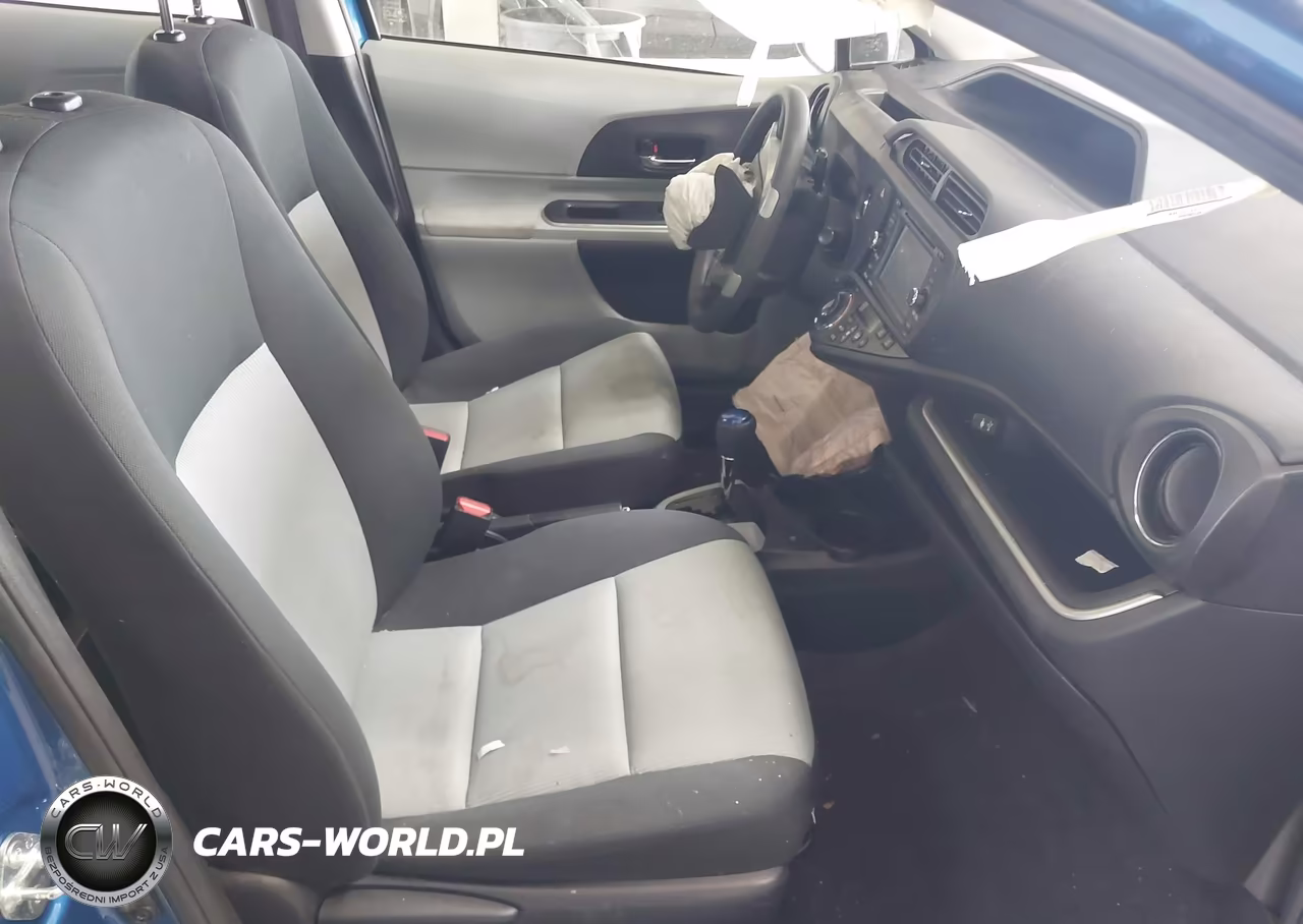 2014 Toyota Prius C Three VIN:JTDKDTB31E1085423 - 5