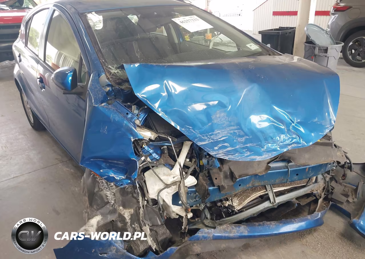2014 Toyota Prius C Three VIN:JTDKDTB31E1085423 - 6