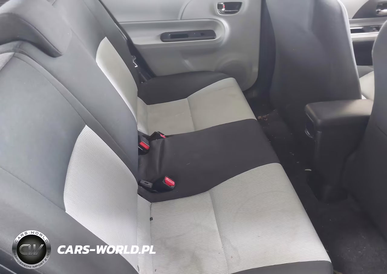 2014 Toyota Prius C Three VIN:JTDKDTB31E1085423 - 8