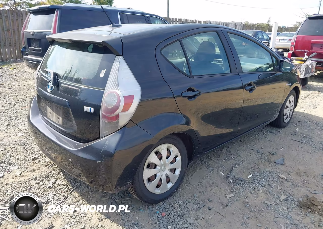2012 Toyota Prius C Three VIN:JTDKDTB33C1503655 - 4