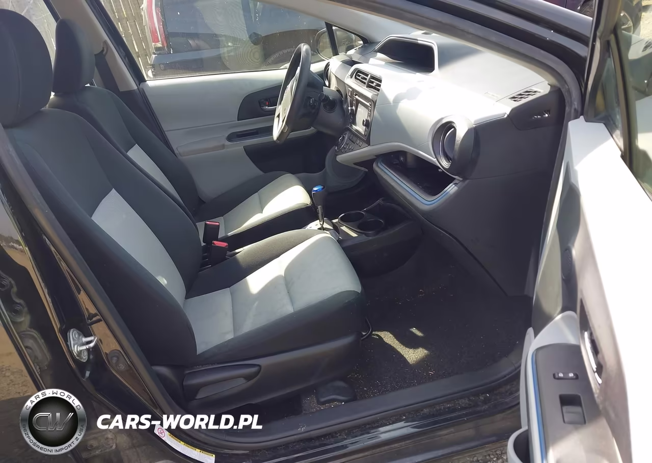2012 Toyota Prius C Three VIN:JTDKDTB33C1503655 - 5