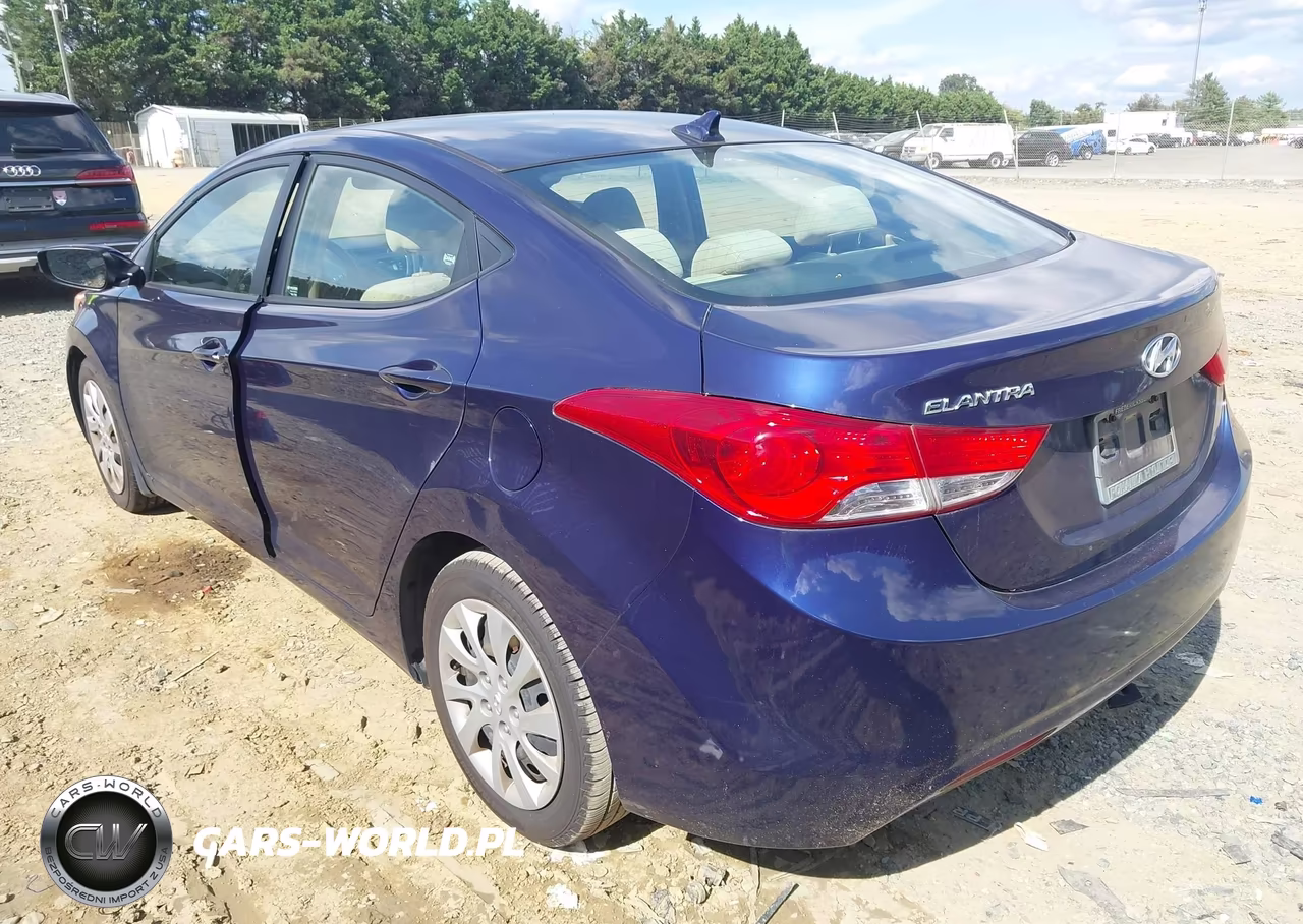 2013 Hyundai Elantra Gls VIN:5NPDH4AE9DH215266 - 3