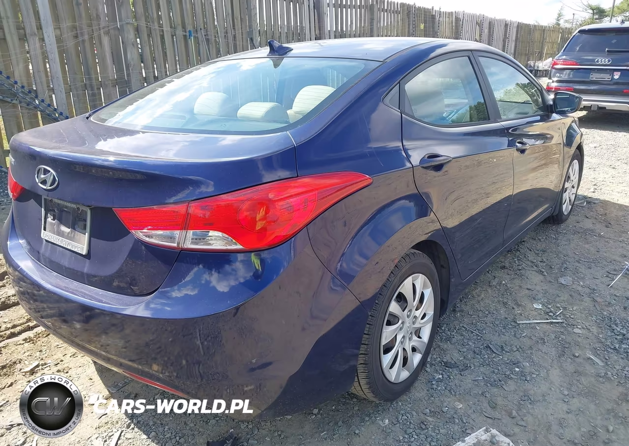2013 Hyundai Elantra Gls VIN:5NPDH4AE9DH215266 - 4
