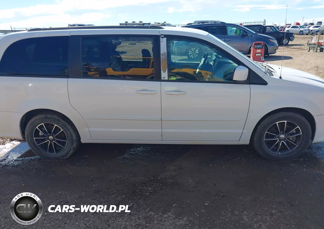 2016 Dodge Grand Caravan R-T VIN:2C4RDGEG2GR265609 - 13