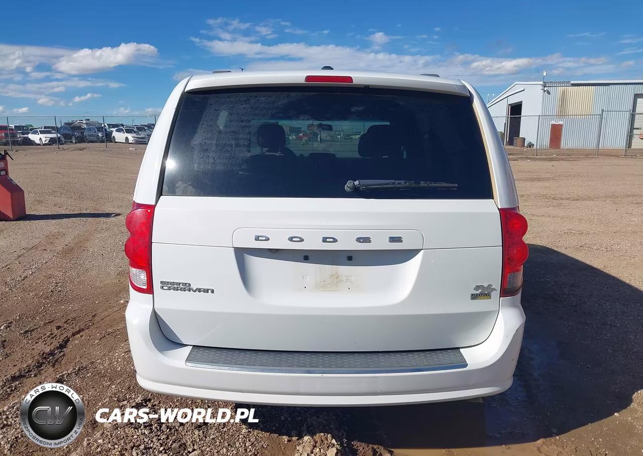 2016 Dodge Grand Caravan R-T VIN:2C4RDGEG2GR265609 - 16