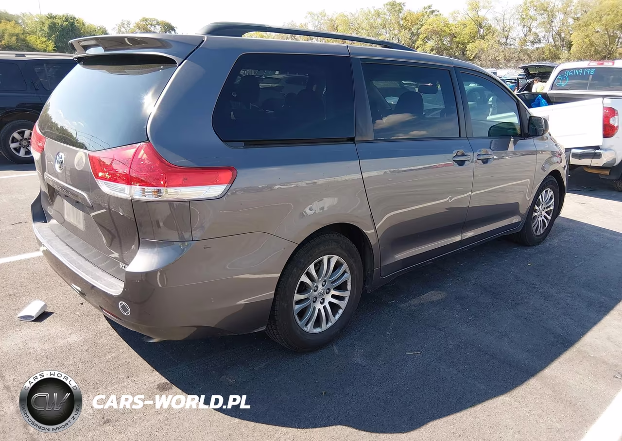 2011 Toyota Sienna Xle V6 VIN:5TDYK3DC9BS058109 - 4