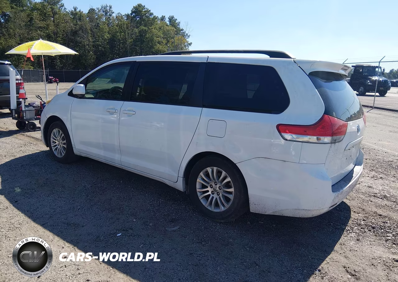 2011 Toyota Sienna Xle V6 VIN:5TDYK3DC1BS154509 - 3