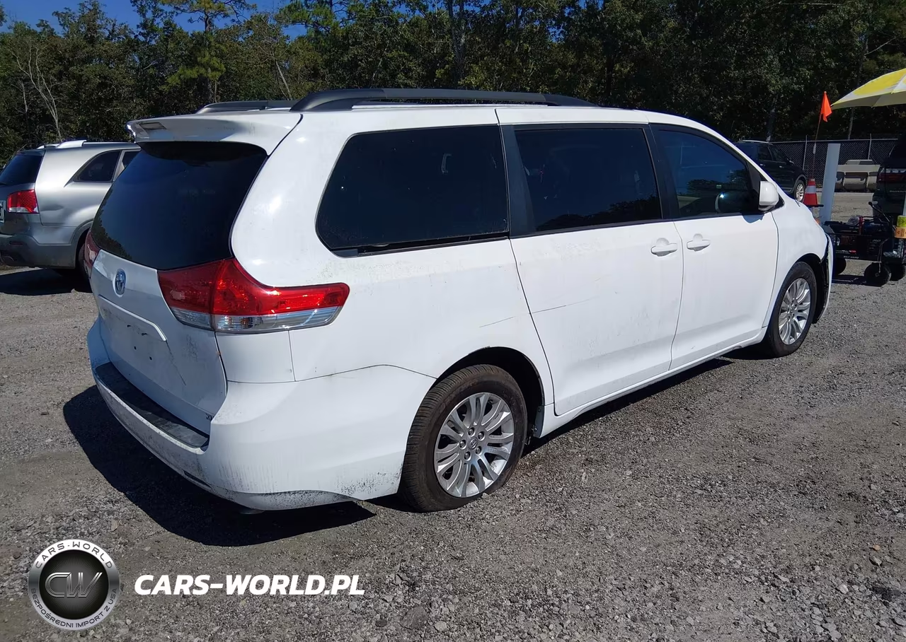 2011 Toyota Sienna Xle V6 VIN:5TDYK3DC1BS154509 - 4