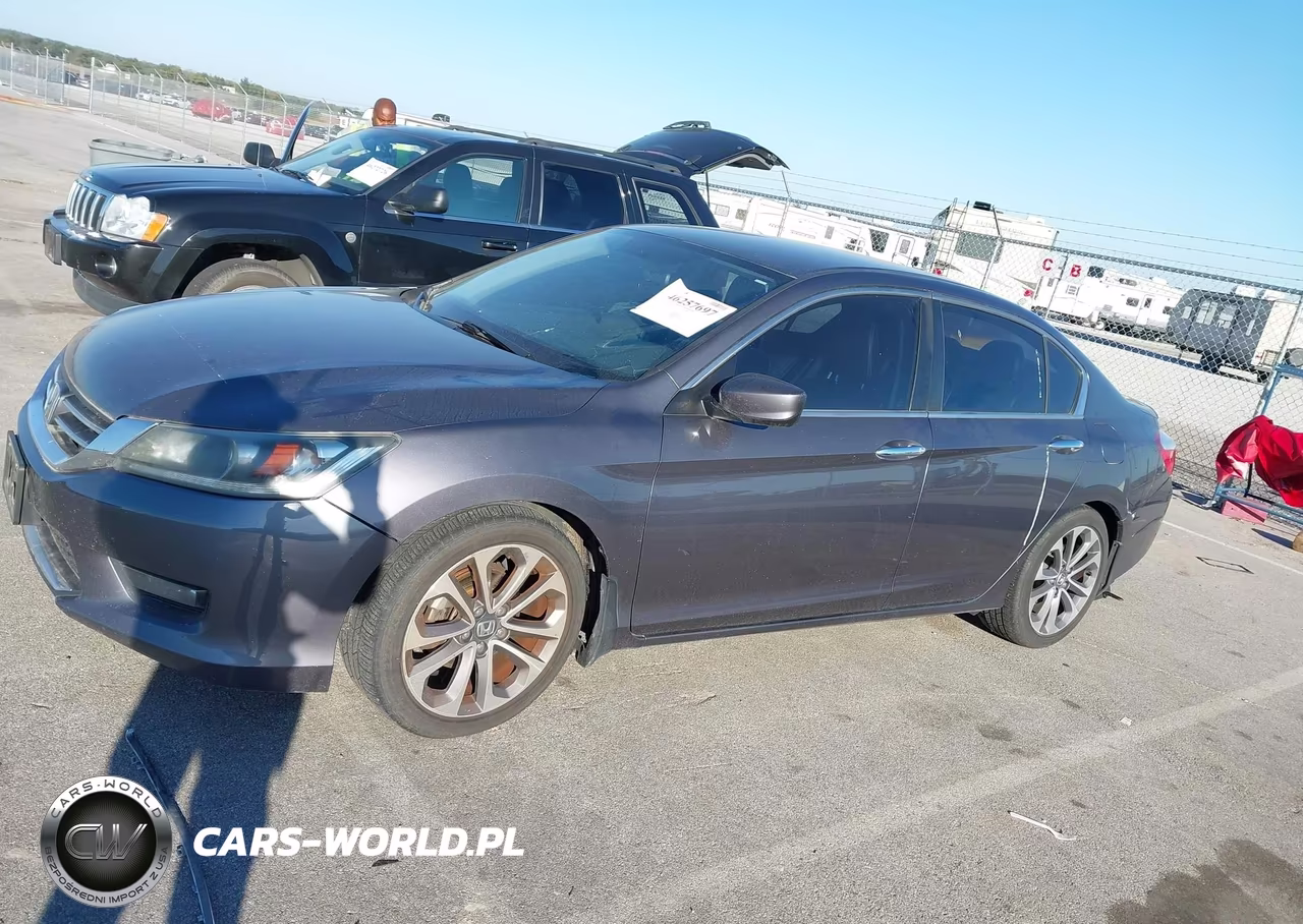 2015 Honda Accord Sport VIN:1HGCR2F58FA118299 - 14