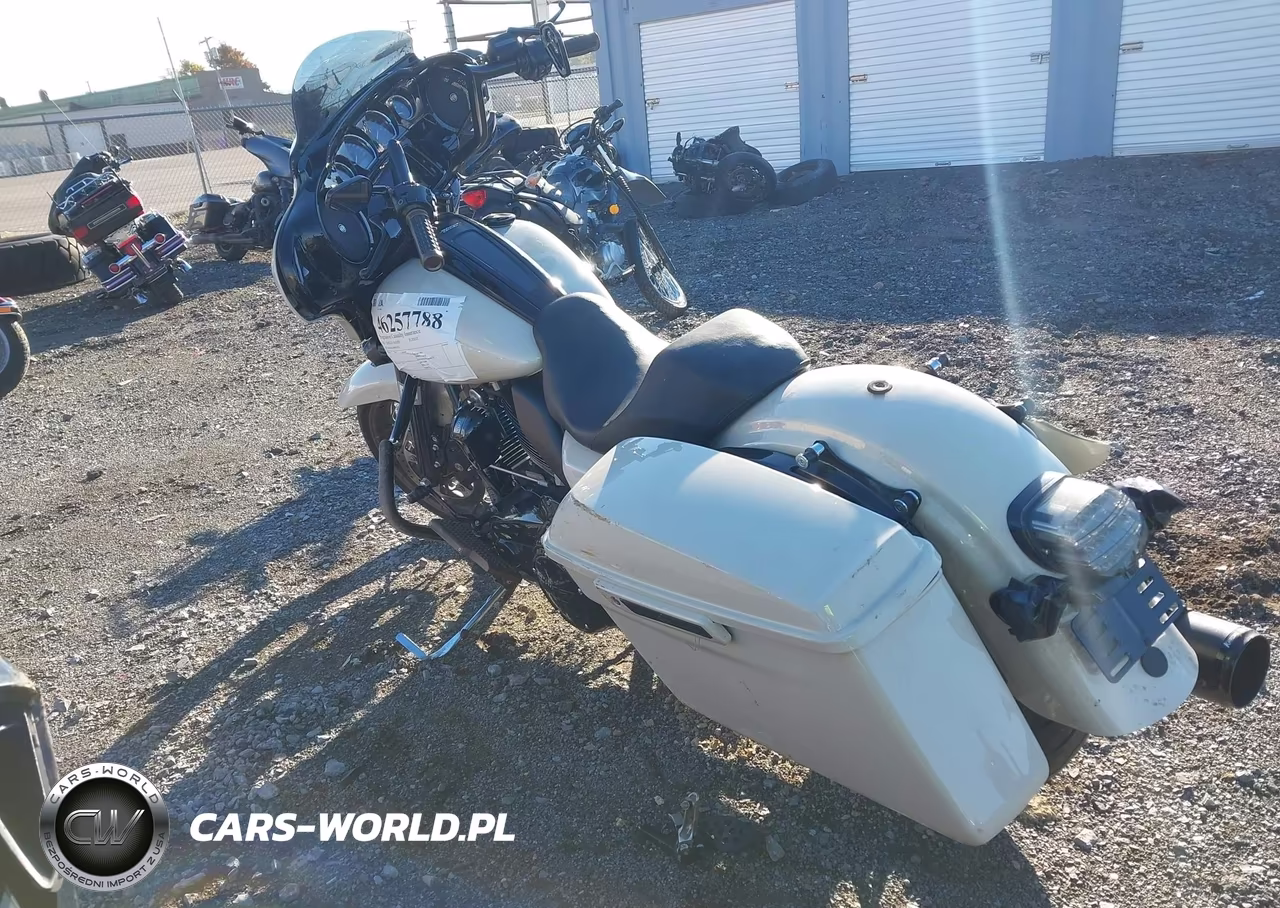 2023 Harley-Davidson Flhxst VIN:1HD1ABL13PB655574 - 3