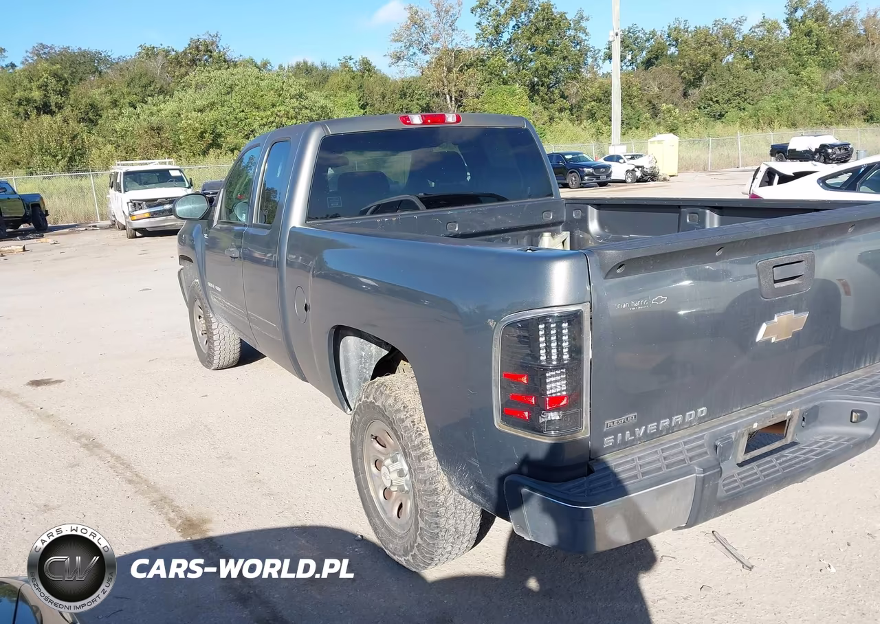 2011 Chevrolet Silverado 1500 Ls VIN:1GCRCREA6BZ395921 - 3