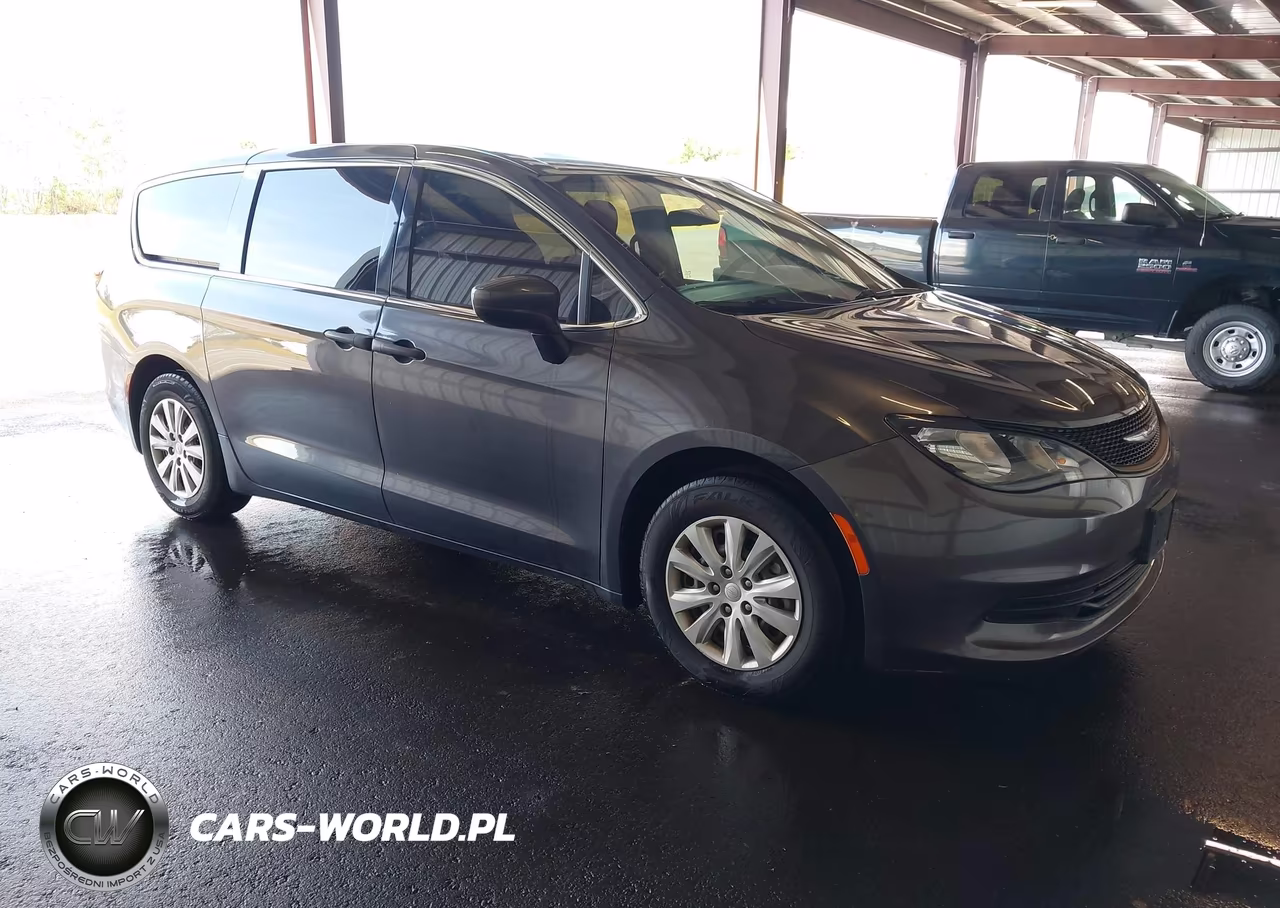 2020 Chrysler Voyager L VIN:2C4RC1AG2LR232190 - 1