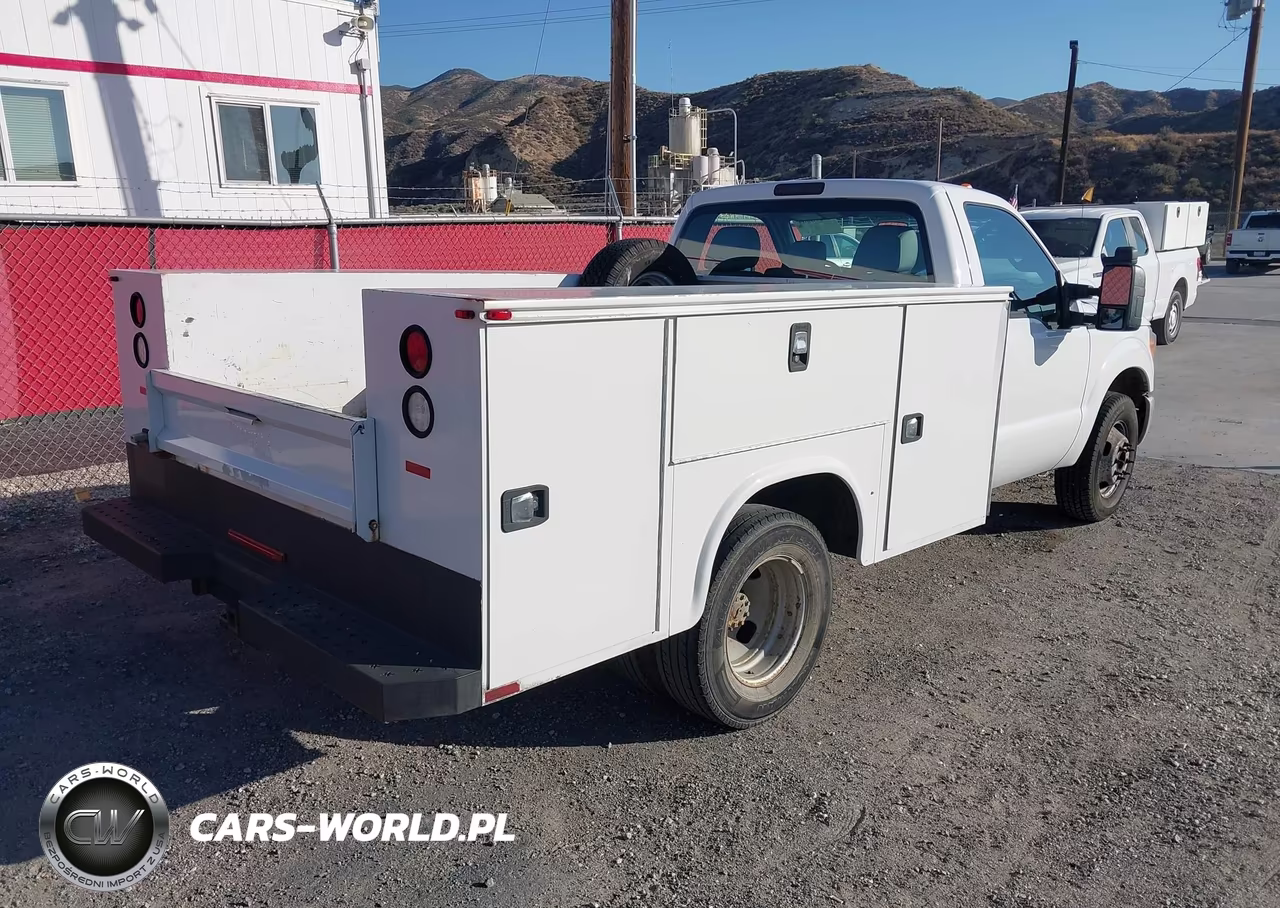 2016 Ford F-350 Chassis Xl VIN:1FDRF3G64GEC86672 - 4