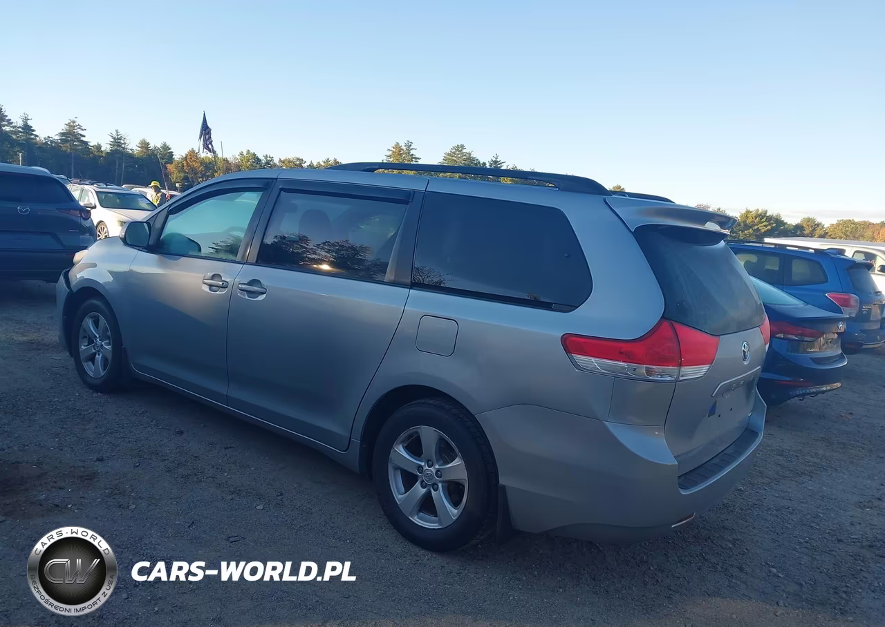 2014 Toyota Sienna Le V6 8 Passenger VIN:5TDKK3DC5ES524774 - 3