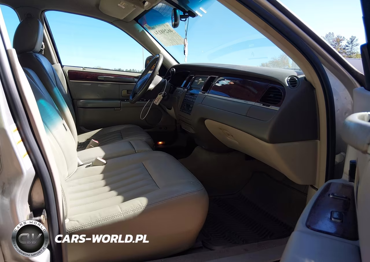 2004 Lincoln Town Car Signature VIN:1LNHM81W54Y610116 - 5