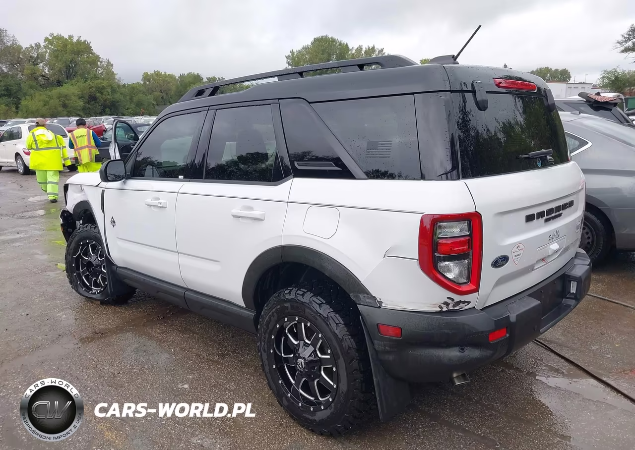 2025 Ford Bronco Sport Outer Banks VIN:3FMCR9CN3SRE82279 - 3