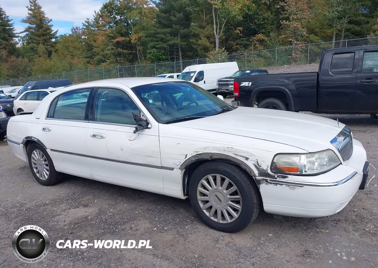 2005 Lincoln Town Car Signature VIN:1LNHM81W25Y622208 - 16
