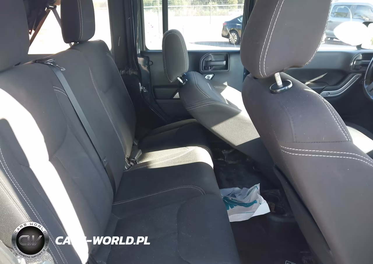 2016 Jeep Wrangler Unlimited Sahara VIN:1C4BJWEGXGL261644 - 8
