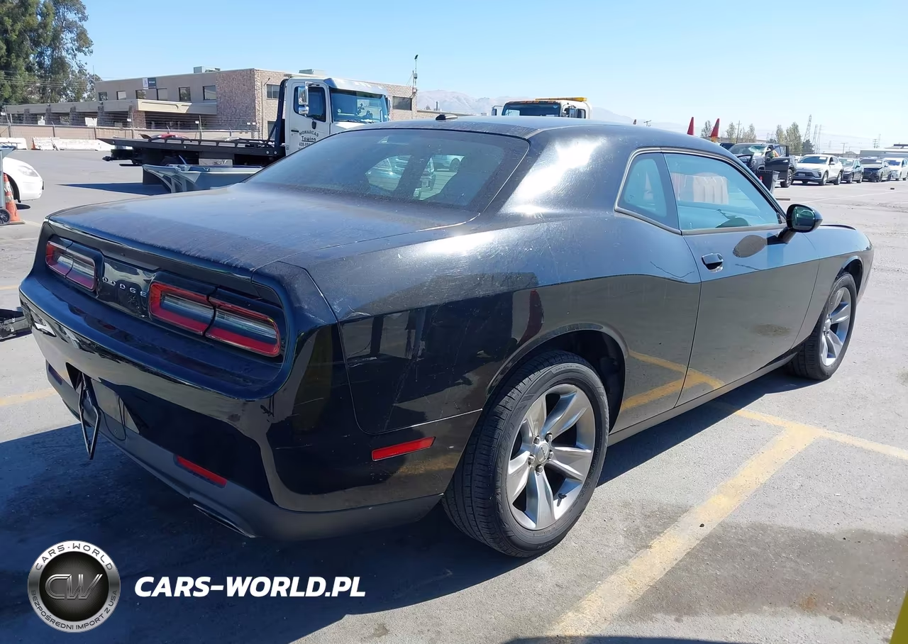 2017 Dodge Challenger Sxt VIN:2C3CDZAG6HH568976 - 4