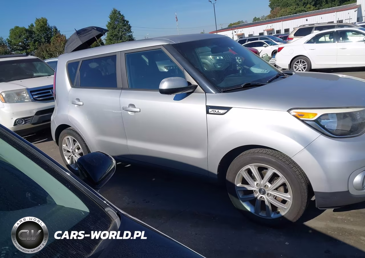 2018 Kia Soul + VIN:KNDJP3A59J7605610 - 13