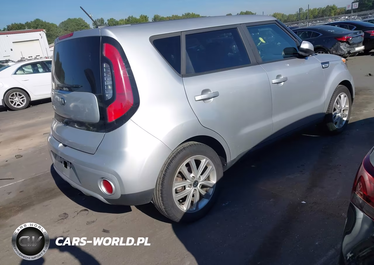 2018 Kia Soul + VIN:KNDJP3A59J7605610 - 4
