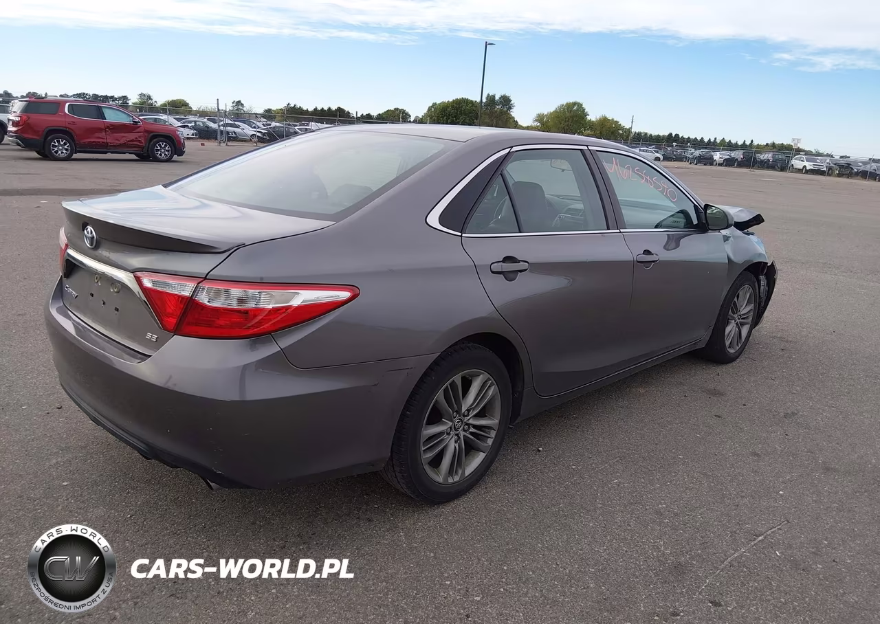 2015 Toyota Camry Se VIN:4T1BF1FK6FU983074 - 4