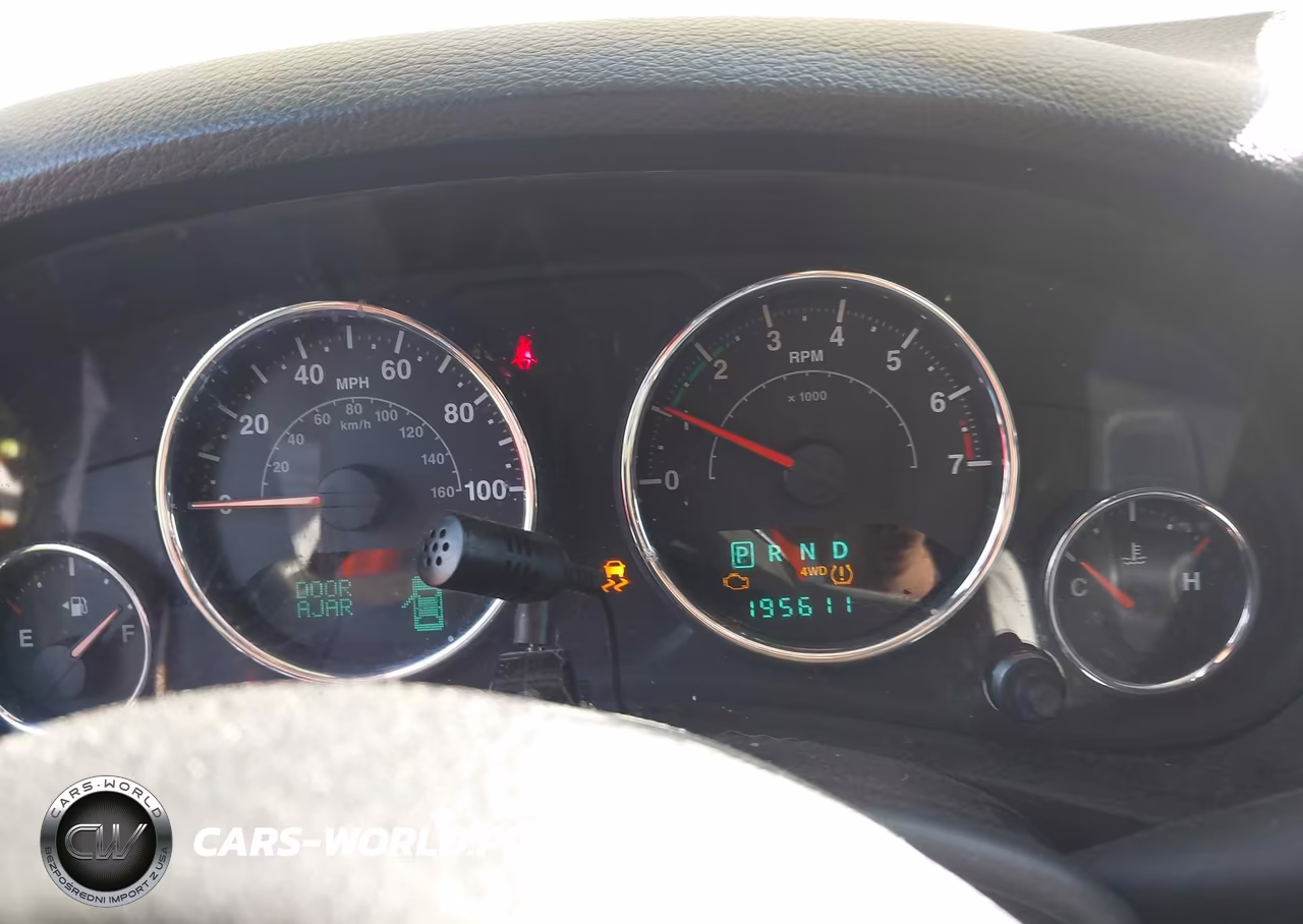 2012 Jeep Wrangler Unlimited Sport VIN:1C4BJWDG3CL119244 - 7