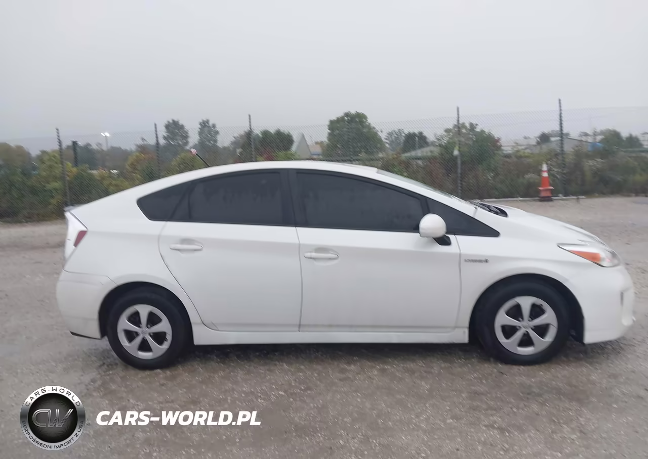 2015 Toyota Prius Two VIN:JTDKN3DU8F0457270 - 13