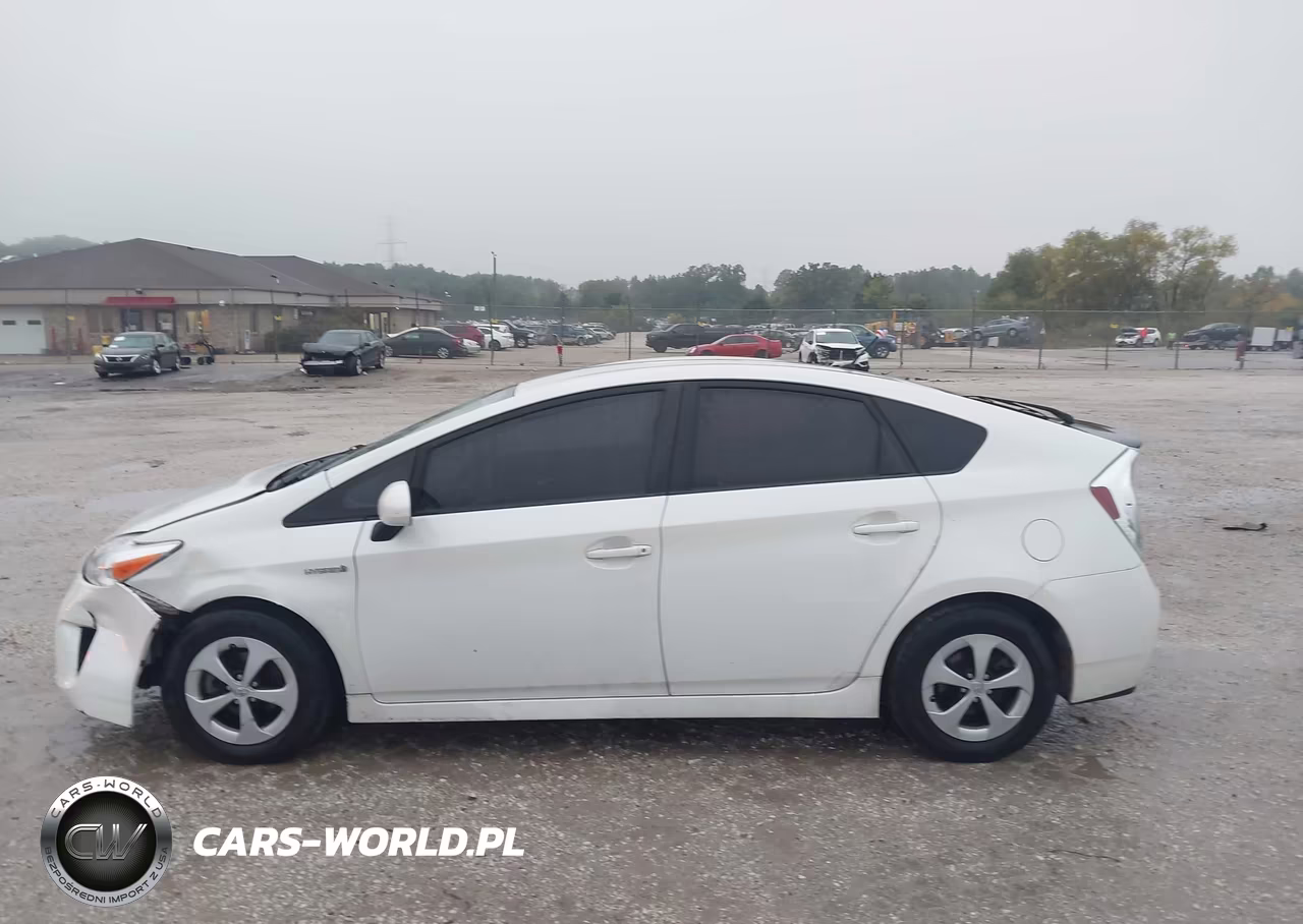 2015 Toyota Prius Two VIN:JTDKN3DU8F0457270 - 14