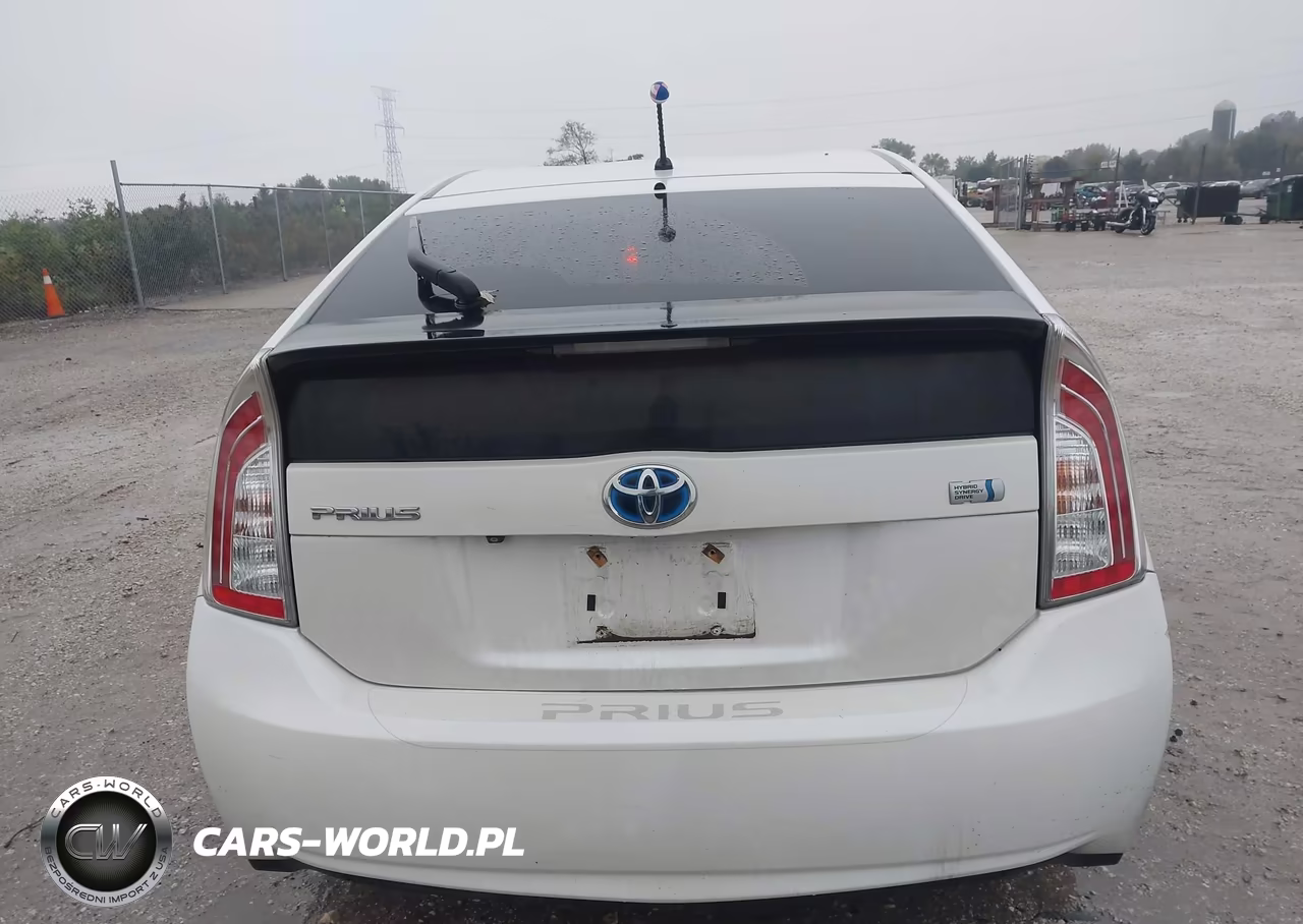 2015 Toyota Prius Two VIN:JTDKN3DU8F0457270 - 16