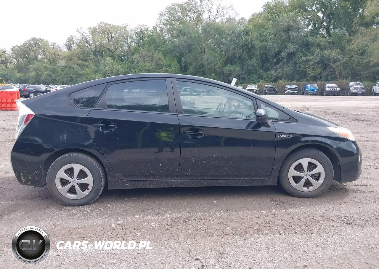 2013 Toyota Prius Four VIN:JTDKN3DU2D5561172 - 13