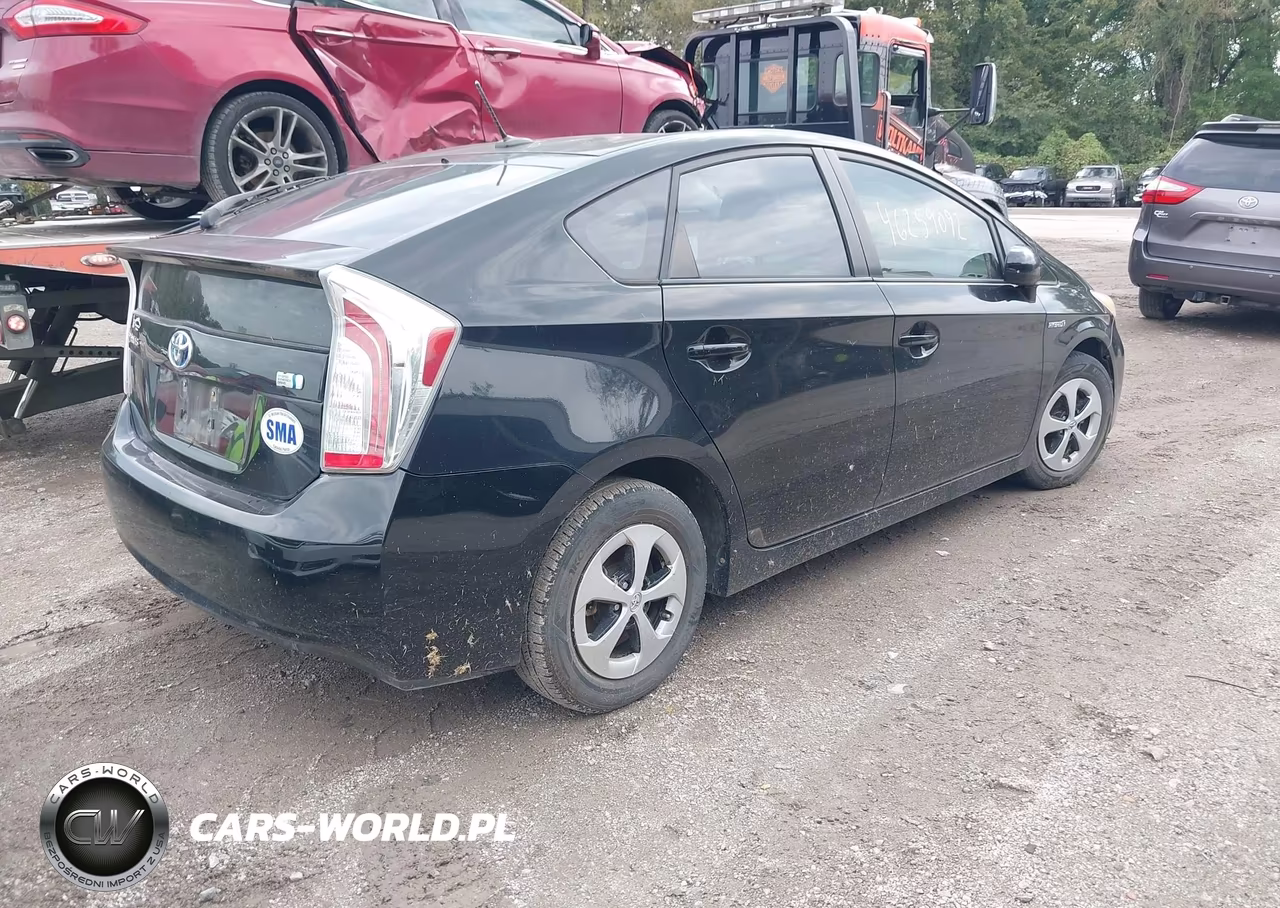 2013 Toyota Prius Four VIN:JTDKN3DU2D5561172 - 4