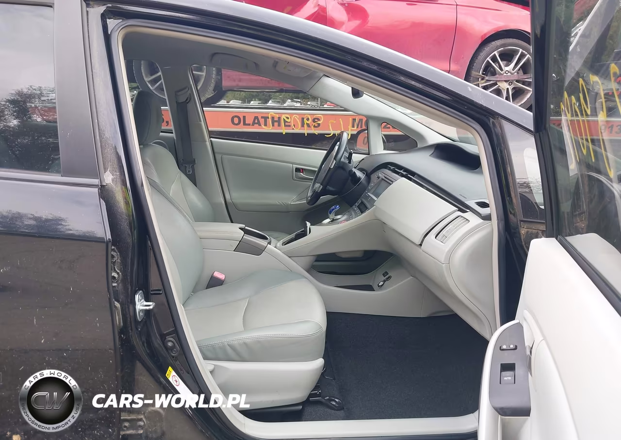 2013 Toyota Prius Four VIN:JTDKN3DU2D5561172 - 5