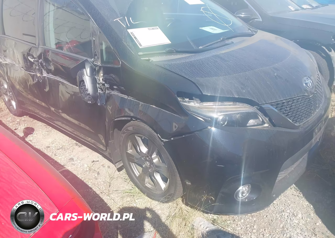 2017 Toyota Sienna Se 8 Passenger