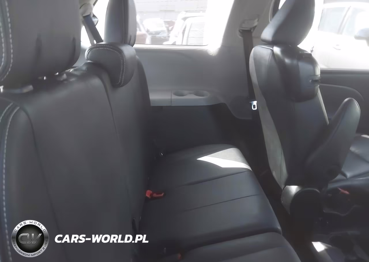 2017 Toyota Sienna Se 8 Passenger VIN:5TDXZ3DCXHS875427 - 17