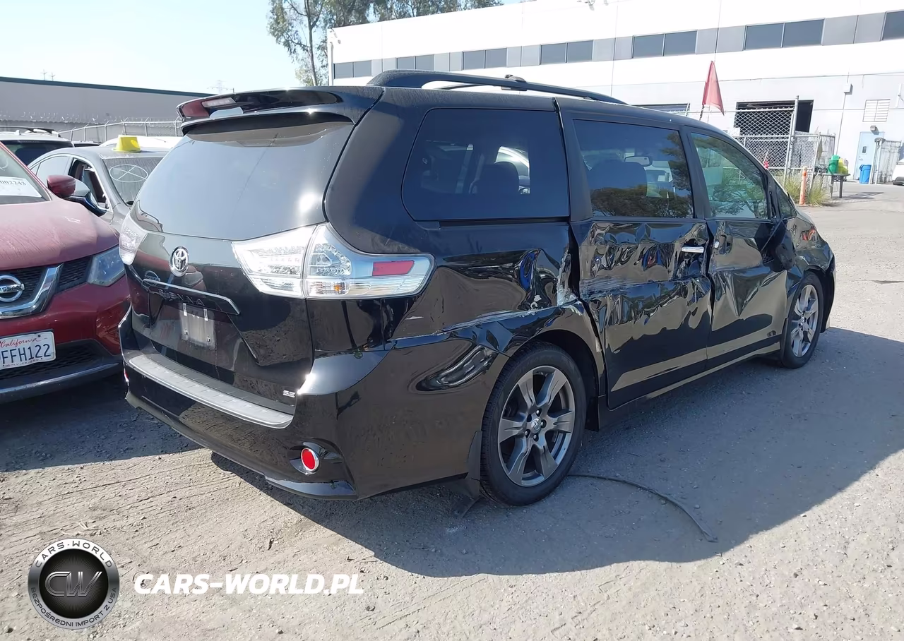 2017 Toyota Sienna Se 8 Passenger VIN:5TDXZ3DCXHS875427 - 4