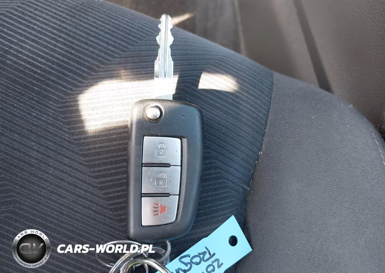 2015 Nissan Rogue S VIN:KNMAT2MV3FP590773 - 11
