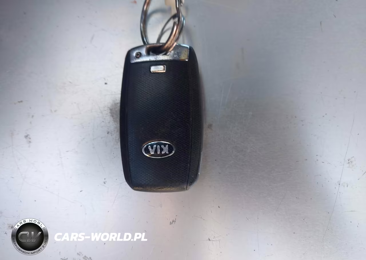 2019 Kia Optima S VIN:5XXGT4L35KG329331 - 11