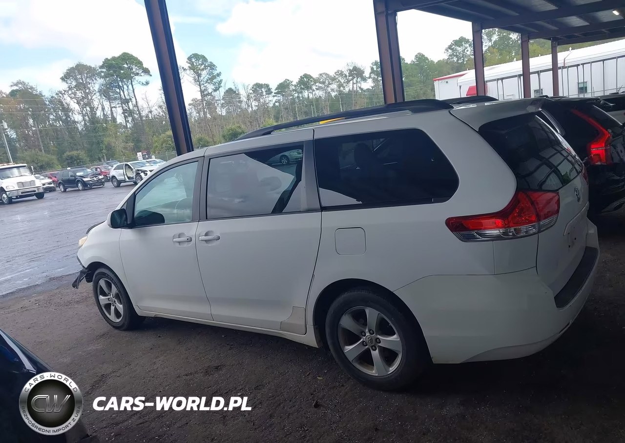 2011 Toyota Sienna Le V6 VIN:5TDKK3DC5BS170816 - 15