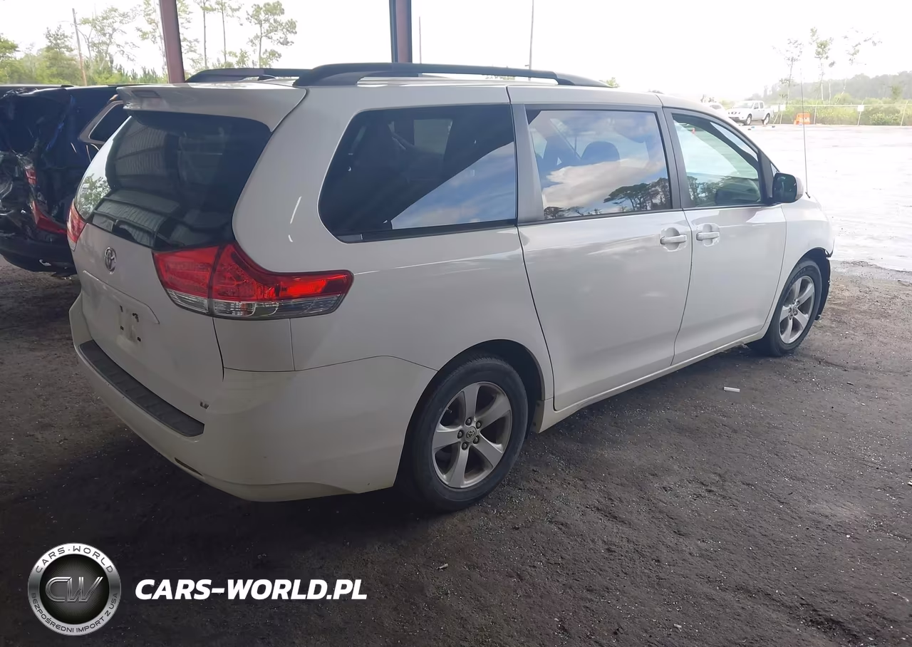 2011 Toyota Sienna Le V6 VIN:5TDKK3DC5BS170816 - 4