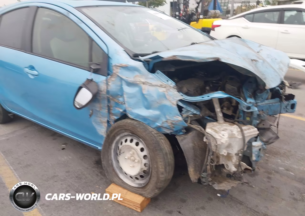 2016 Toyota Prius C One VIN:JTDKDTB34G1120197 - 13