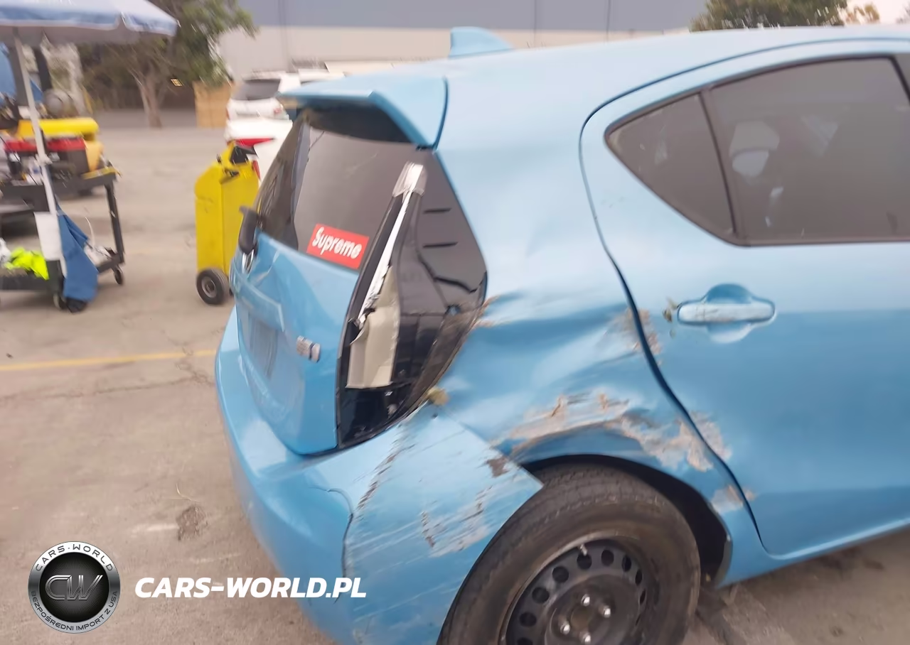 2016 Toyota Prius C One VIN:JTDKDTB34G1120197 - 14