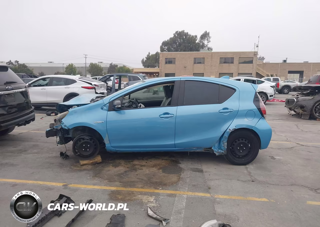 2016 Toyota Prius C One VIN:JTDKDTB34G1120197 - 17
